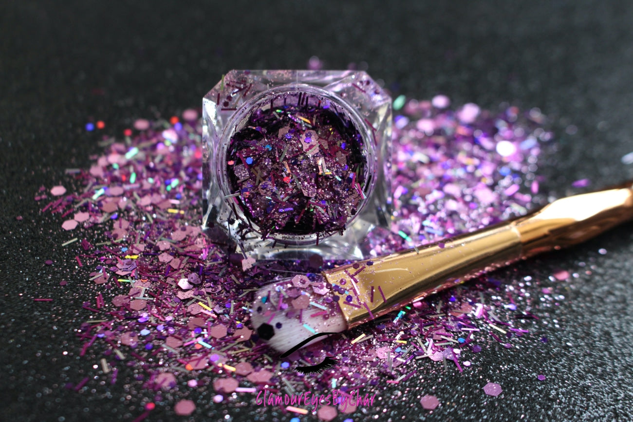 This glitter is called Cupcake and is part of the super chunky glitter collection.  It consists of lilac glitter with a silver holographic sparkle. Cupcake can be used for your face, body, hair and nails.  Comes in 5g jars only.
