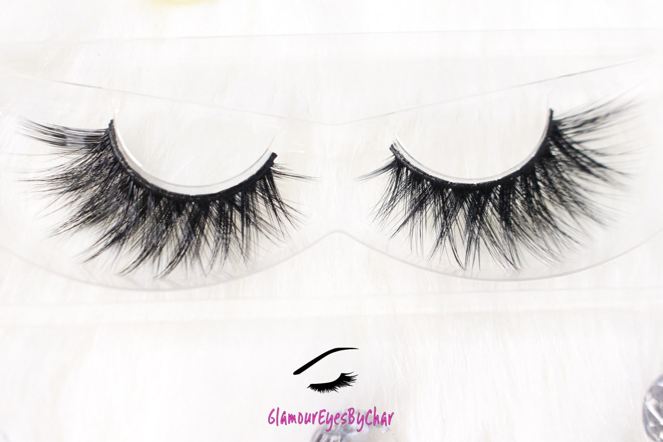 These 3D luxurious faux mink lashes are called Darling and are 10-15mm in length.They're shorter on the inner corner and longer on outer corner for the forever-glam winged out effect. These beauties are wispy, have a criss cross style, lightweight, and comfortable to wear on the lids. The thin lashband, makes the application process a breeze. Darling are suitable for everyday wear and can be worn up to 25 times if handled with care.