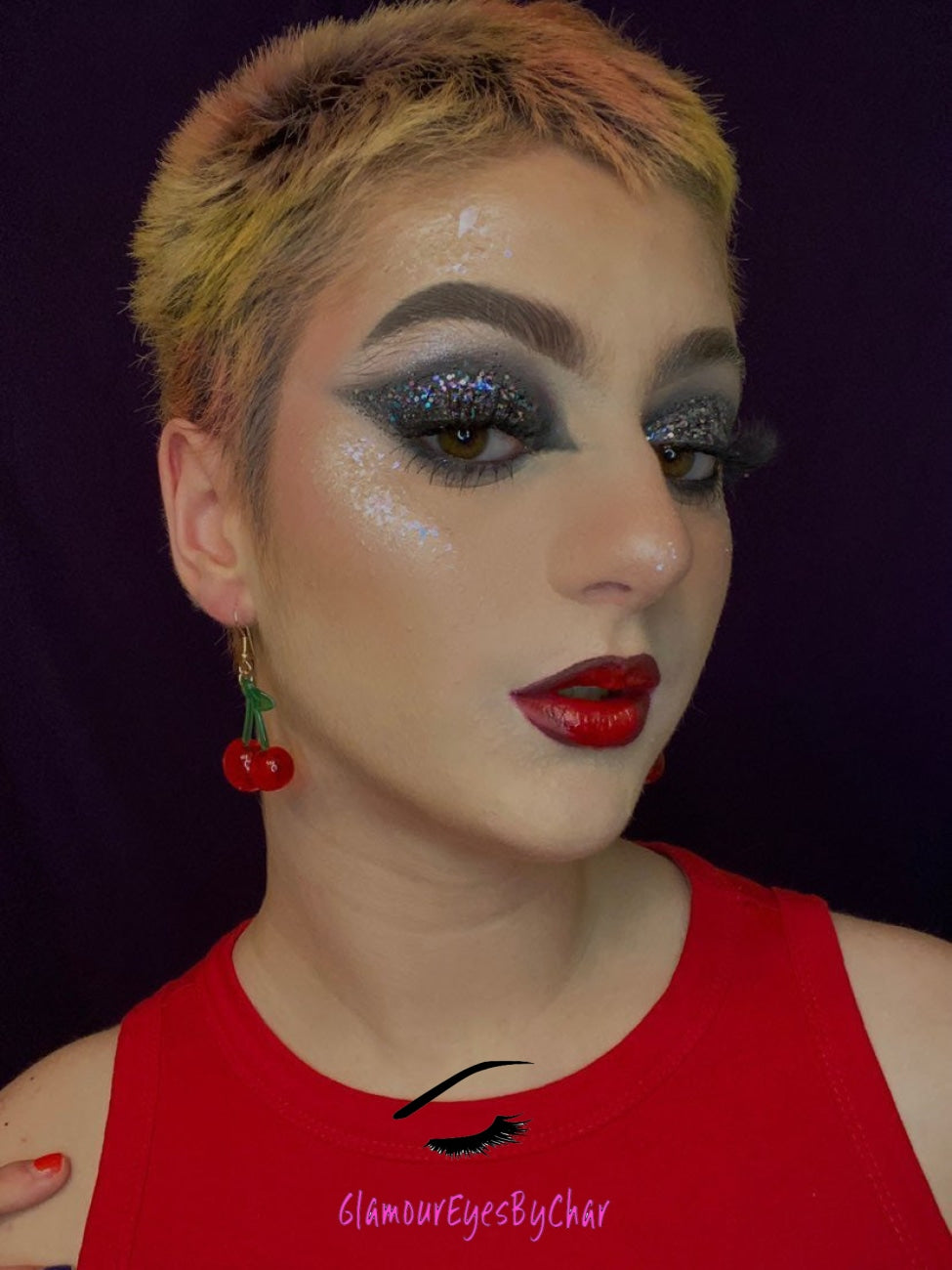 This glitter is called Drama Queen and is part of the chunky glitter collection. It consists of black holographic glitter with a multi-coloured sparkle. Drama Queen can be used for your face, body, hair and nails. Comes in 5g and 10g jars.