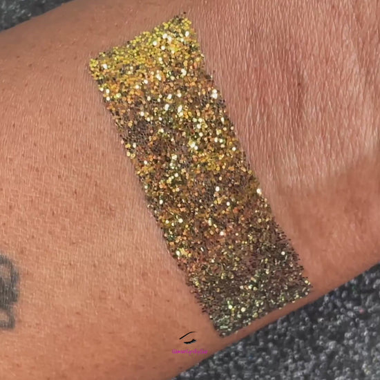 This glitter is part of the simple glitter collection. It consists of olive green glitter that reflects gold. Beautiful Nightmare can be used for your face, hair, body, nail art and glitter slime. Available in 5g jars only.  Heat resistant 