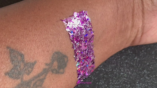 This glitter is called Cupcake and is part of the super chunky glitter collection.  It consists of lilac glitter with a silver holographic sparkle. Cupcake can be used for your face, body, hair and nails.  Comes in 5g jars only.