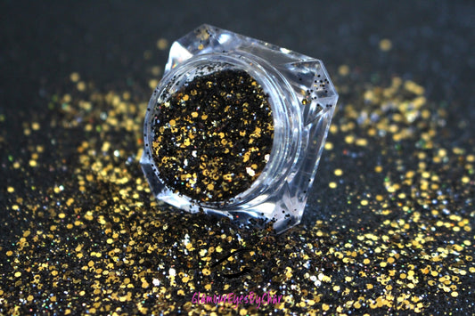 This glitter is called Elegance and is part of the chunky glitter collection. It consists of black and gold glitter with a holographic sparkle. Elegance can be used for your face, body, hair and nails. Comes in 5g jars only.