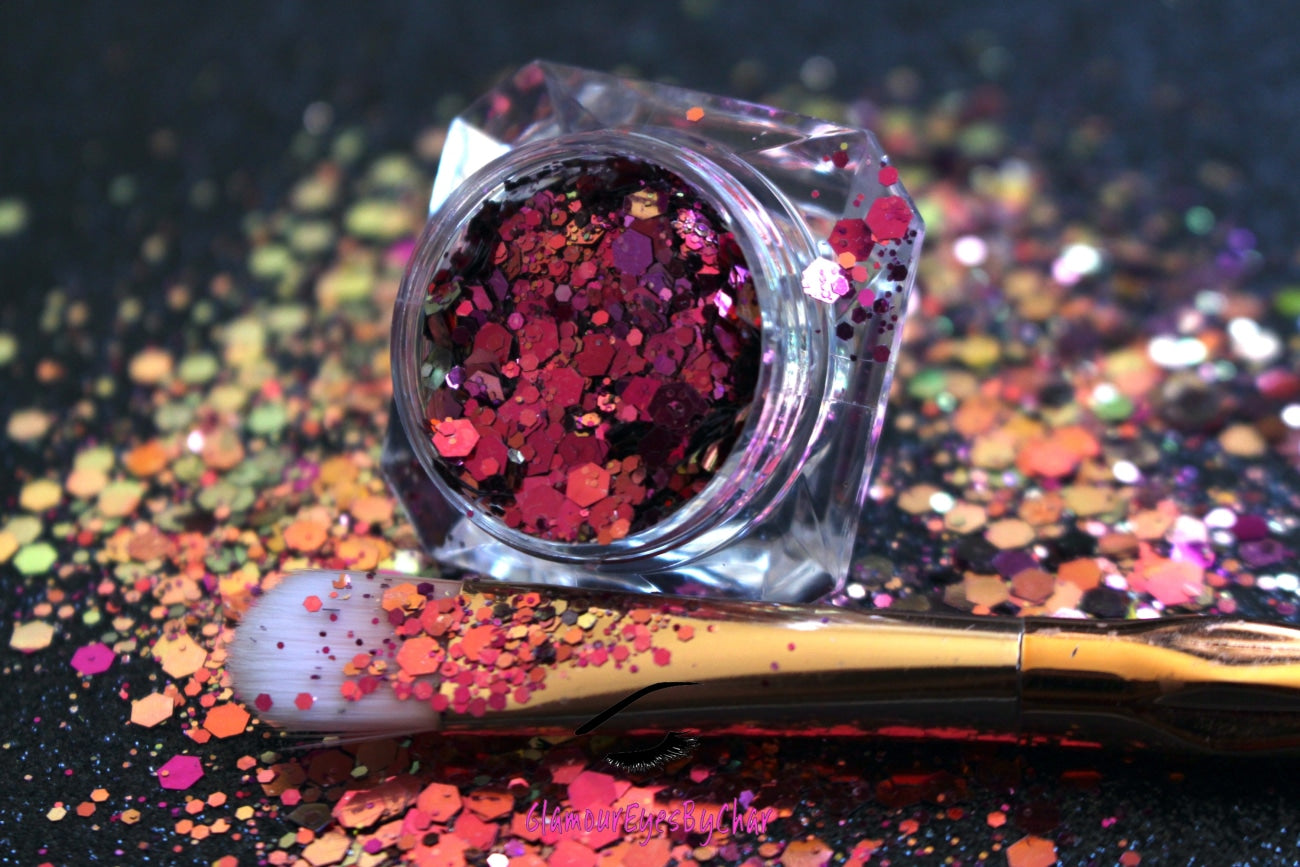 Fantasy – Premium Berry Glitter Mix with Gold and Green Colour Shifting Sparkle
A chameleon premium glitter from our Super Chunky Glitter Collection, featuring berry glitter with a unique gold and green colour shifting sparkle. Fantasy is perfect for all your creative looks, nail art, hair, and glitter slime.
Available in 5g jars only.