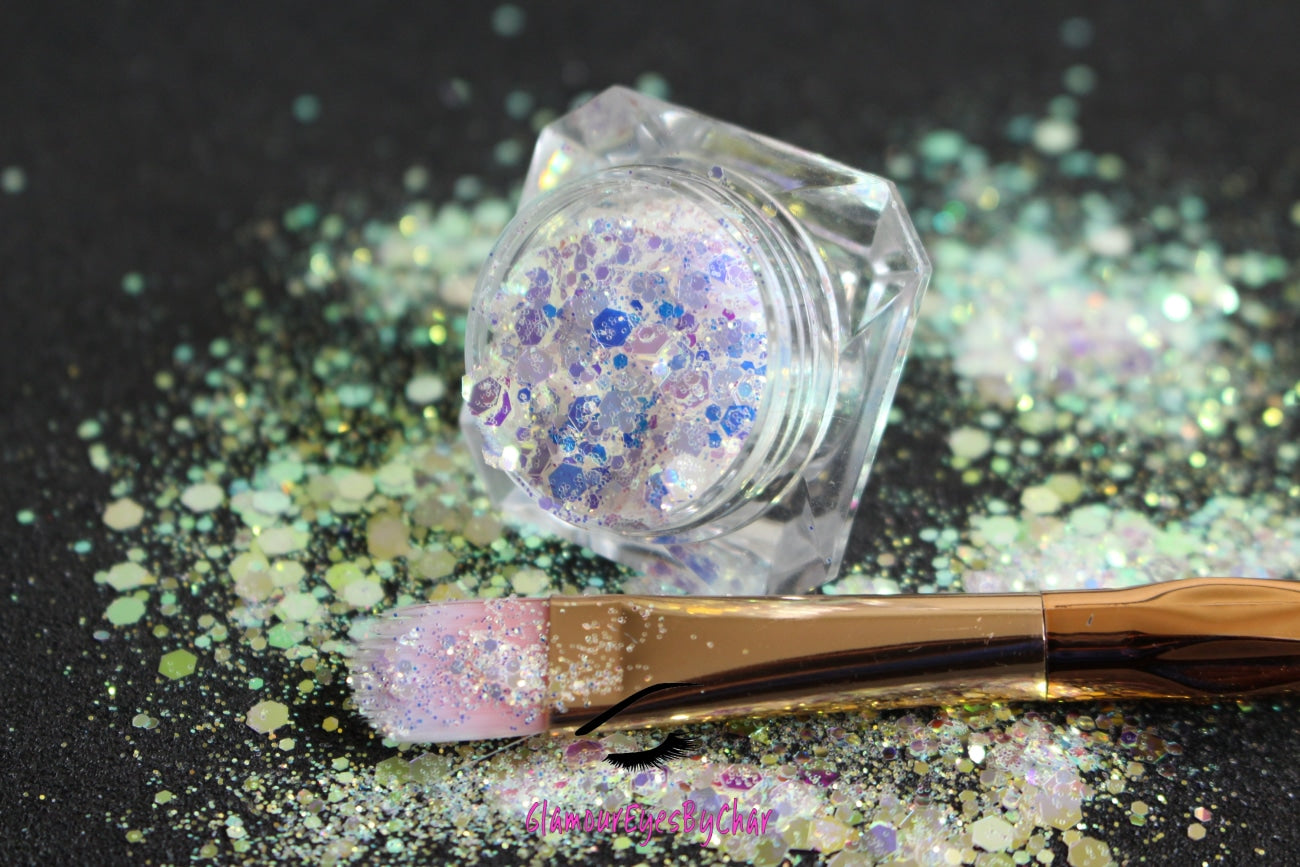 This glitter is called Galaxy and is part of the super chunky glitter collection. It consists of purple iridescent glitter that reflects a dazzling gold sparkle. Galaxy can be used for your face, hair, body and nail art, glitter slime, resin art or DIY projects. Comes in 5g jars only.