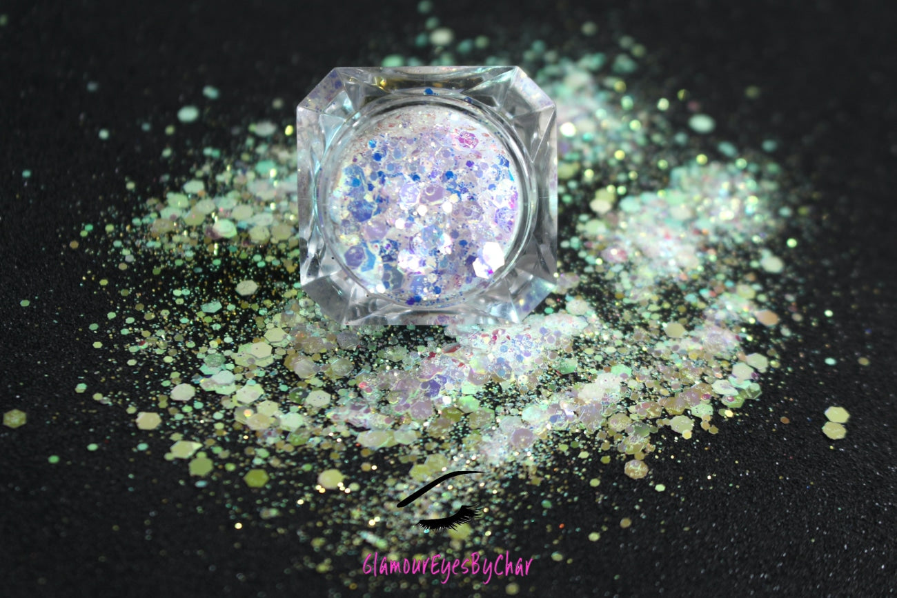 This glitter is called Galaxy and is part of the super chunky glitter collection. It consists of purple iridescent glitter that reflects a dazzling gold sparkle. Galaxy can be used for your face, hair, body and nail art, glitter slime, resin art or DIY projects. Comes in 5g jars only.
