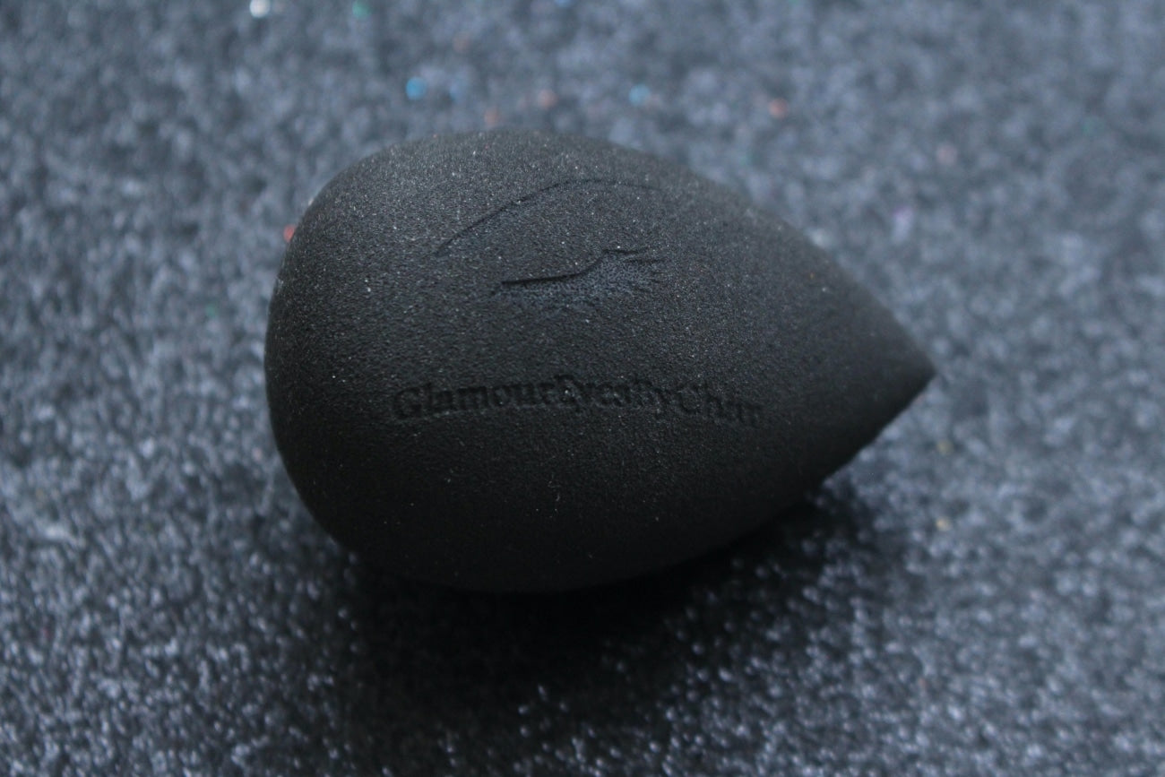 Our Glamour Beauty Blender is available in two colours and styles and can be used with powder or liquid makeup products. The angled blender is perfect for applying setting powder, contour or illuminating highlight. The standard blender has rounded sides which are perfect for flawless blending. The precision point on both blenders is great for concealing imperfections.