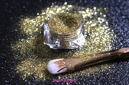 Glass of Wine โ Premium Gold Metallic Glitter
Part of our Simple Glitter Collection, this rich gold metallic glitter delivers luxe shine and bold sparkle. Glass of Wine can be used for all your creative looks, nail art, hair, and glitter slime.
Available in 5g jars only.
