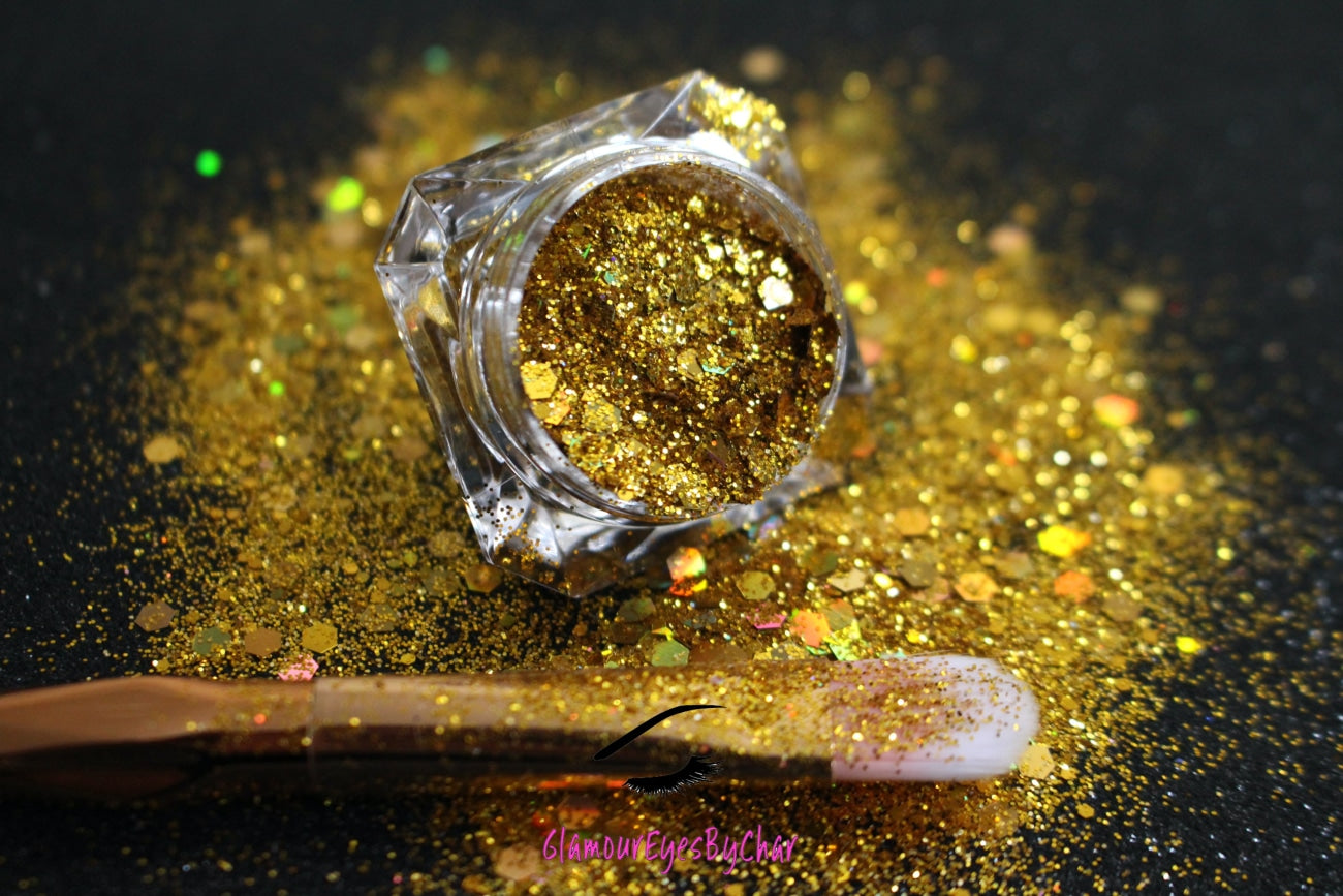 Gold Digger – Premium True Holographic Gold Glitter Mix
A premium glitter from our Super Chunky Glitter Collection, Gold Digger features true holographic gold glitter with an exceptionally brilliant shine. Perfect for all your creative looks, nail art, hair, and glitter slime.