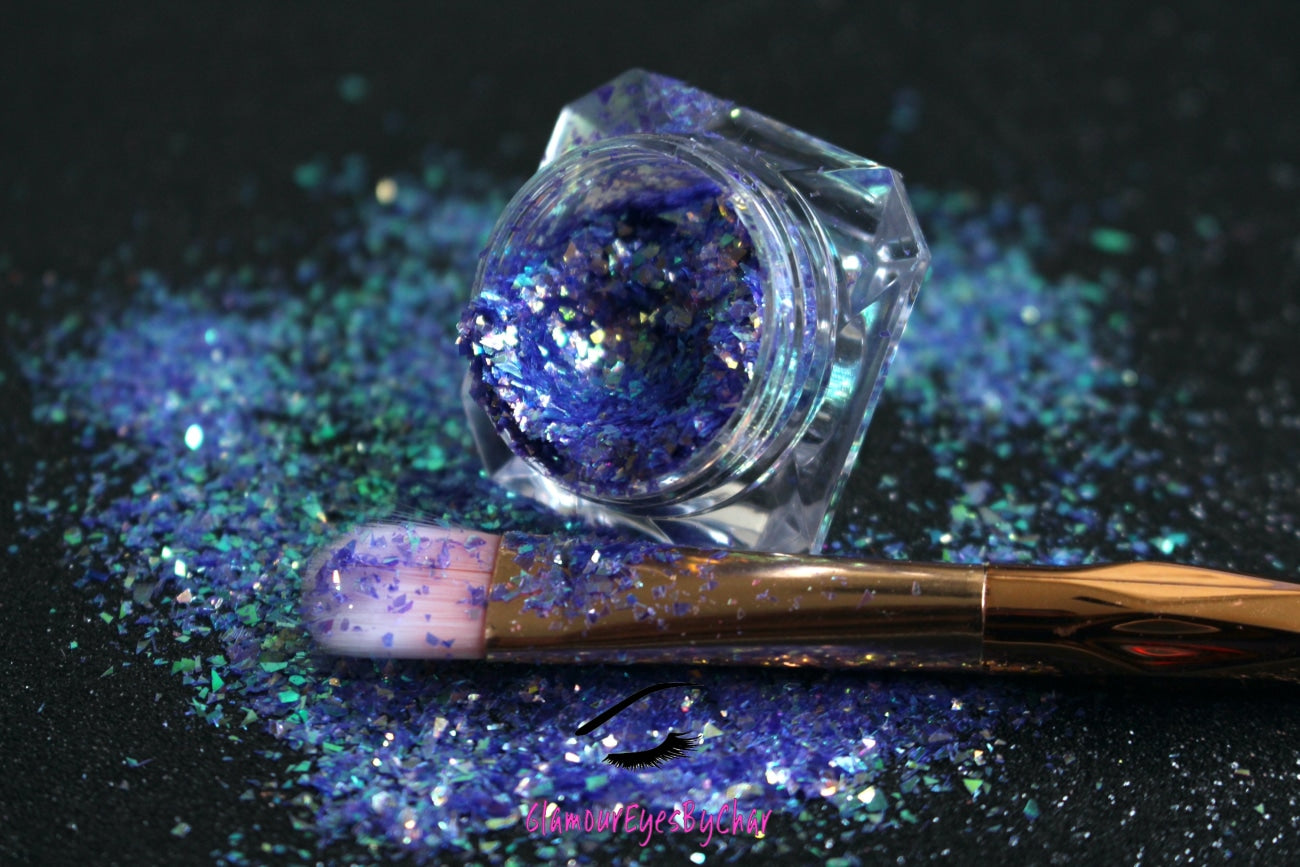 Grapetini – Premium Iridescent Purple Cellophane Glitter Flakes
Part of our Cellophane Glitter Flakes Collection, these iridescent purple glitter shards shimmer with green and golden reflects. Grapetini is perfect for nail art and glitter slime.
Available in 5g jars only.