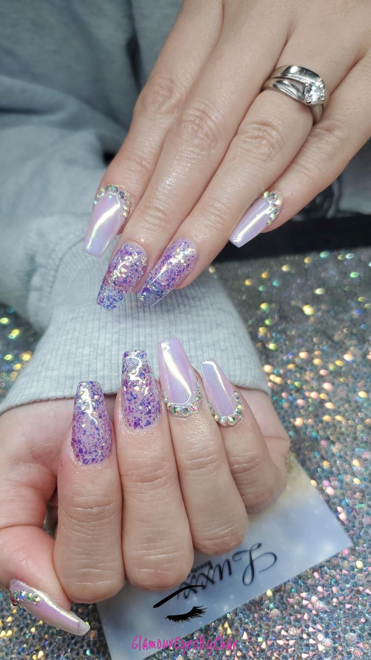 This glitter is called Grapetini and is part of the cellophane glitter flakes collection. It consists of purple iridescent glitter shards with green and golden reflects. Grapetini is perfect for body and nail art, glitter slime, resin art or DIY projects. Comes in 5g jars only.