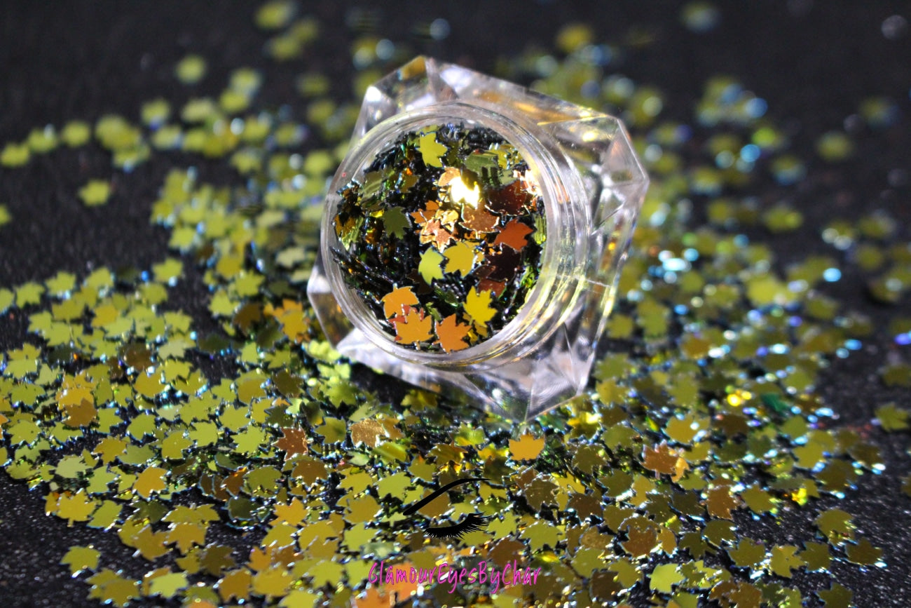 This glitter is called Green Maple Leafs and is part of the shaped glitters collection. It consists of green 4.0mm maple leafs with a golden bronze reflect. Green Maple Leafs is perfect for nail and body art.