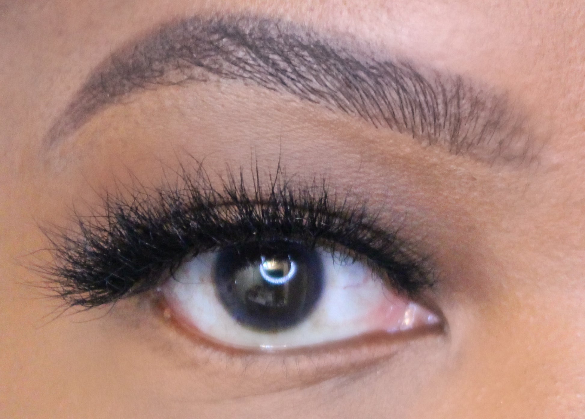 Posh – 3D Premium Mink Lashes (18–20mm)
These 3D premium mink lashes are 18–20mm in length—soft, lightweight, and comfortable to wear. With extra length and volume at the outer corners, they create a flattering winged-out effect. The flexible cotton lash band makes application a breeze.
Posh lashes are perfect for everyday wear and are especially great for beginners looking for a soft, natural glam. Each reusable pair can be worn up to 25 times with proper care.