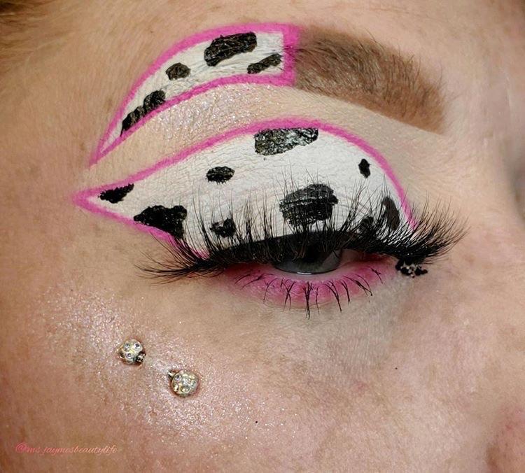 These 3D luxurious mink lashes are called Lala and are 15-18mm in length. They are light and fluffy, and very comfortable to wear on the lids. The thin lashband, makes the application process a breeze.
