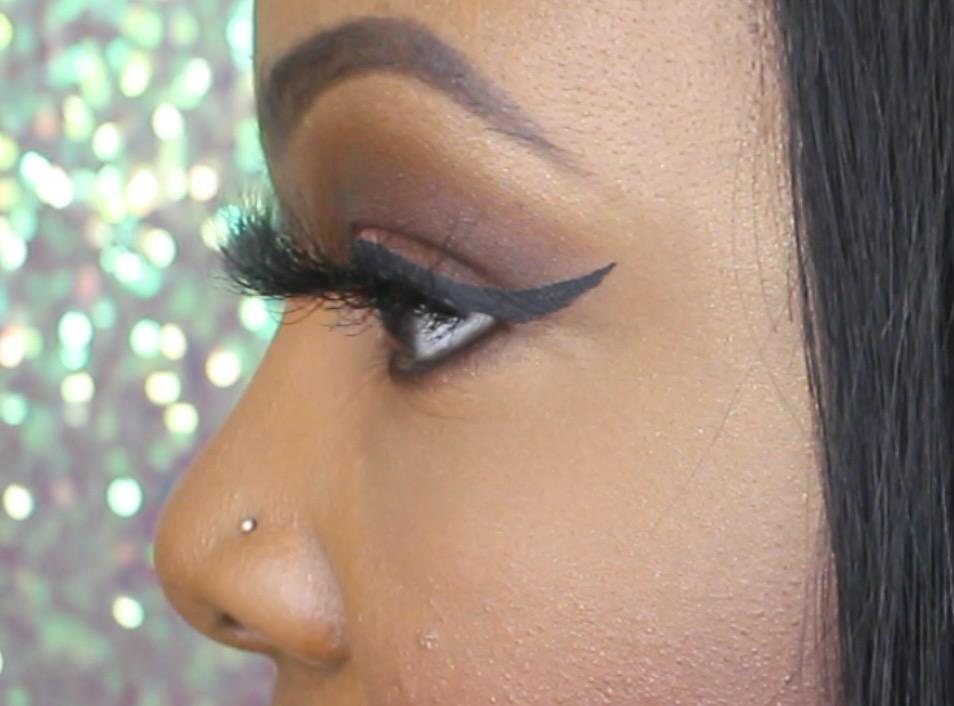 These 3D luxurious mink lashes are called Jakki and are 15-18mm in length. They are light and fluffy, and very comfortable to wear on the lids. The thin lashband, makes the application process a breeze. Jakki are suitable for everyday wear and can be worn up to 25 times if handled with care.