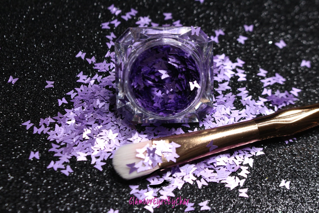 This glitter is called Lilac Butterflies and is part of the shaped glitters collection. It consists of pearlescent lilac 3.0mm butterflies. Lilac Butterflies is perfect for nail and body art.