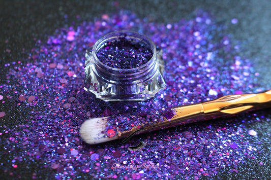 This glitter is called Love Spell and is part of the super chunky glitter collection. It consists of deep purple and violet glitter with a holographic sparkle. Love Spell can be used for your face, body, hair and nails. Comes in 5g jars only.