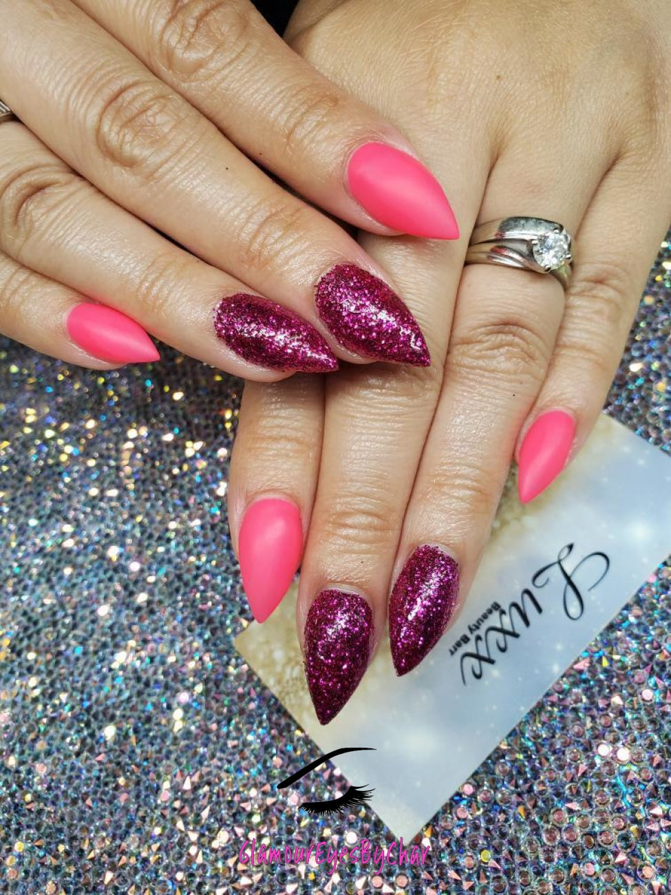 Mad Magenta – Premium Metallic Magenta Glitter
Part of our Simple Glitter Collection, this vivid magenta glitter brings bold metallic shine with show-stopping sparkle. Mad Magenta can be used for all your creative looks, nail art, hair, and glitter slime.
Available in 5g and 10g jars.
Note: 10g jars are round and not diamond shaped.