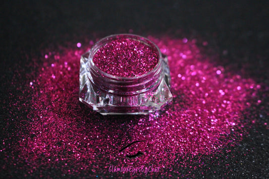 Mad Magenta β Premium Metallic Magenta Glitter
Part of our Simple Glitter Collection, this vivid magenta glitter brings bold metallic shine with show-stopping sparkle. Mad Magenta can be used for all your creative looks, nail art, hair, and glitter slime.
Available in 5g and 10g jars.
Note: 10g jars are round and not diamond shaped.