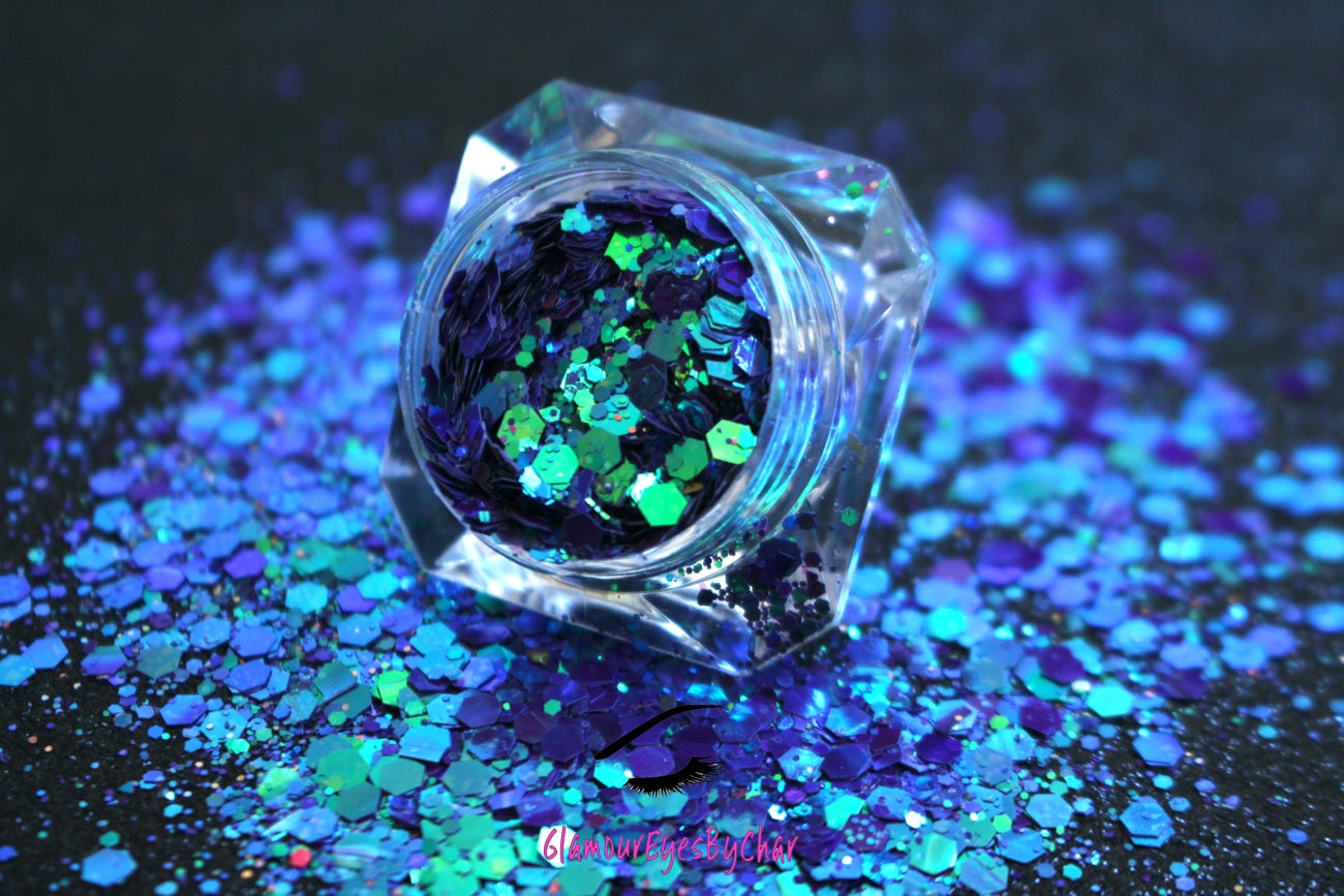 This chameleon glitter is called Mesmerize and is part of the super chunky glitter collection. It consists of dark purple glitter with a blue and green unique colour shifting sparkle. Mesmerize can be used for your face, body, hair and nails. Comes in 5g jars only.