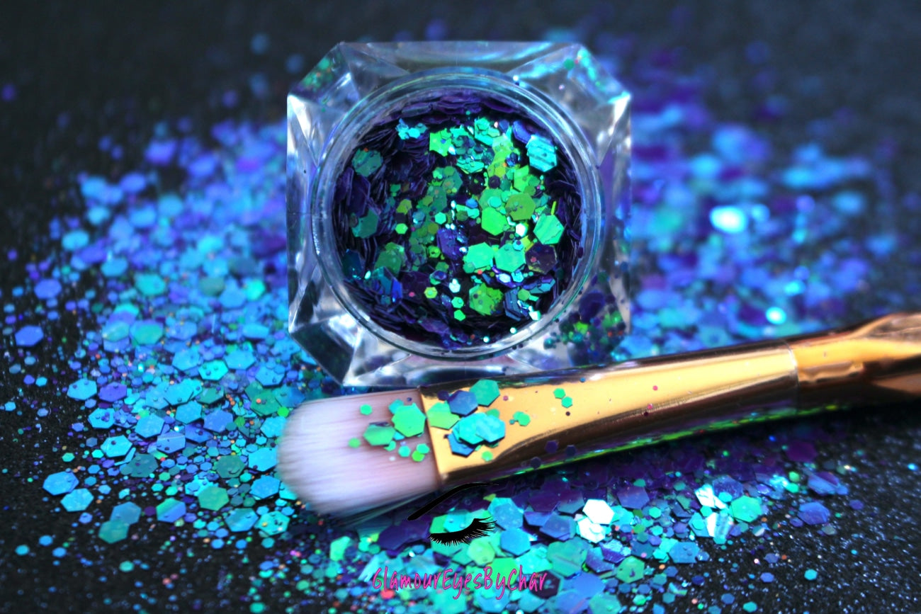 This chameleon glitter is called Mesmerize and is part of the super chunky glitter collection. It consists of dark purple glitter with a blue and green unique colour shifting sparkle. Mesmerize can be used for your face, body, hair and nails.  Comes in 5g jars only.