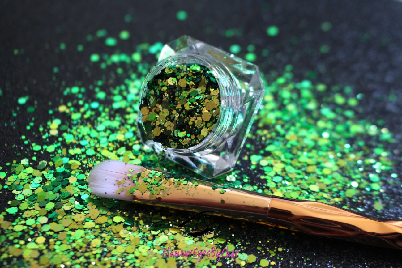 Millionaire – Chameleon Premium Green Glitter Mix with Gold Colour Shifting Sparkle
This chameleon premium glitter is part of the Super Chunky Glitter Collection. It features vibrant green glitter that shifts to a rich gold sparkle, adding a luxe touch to any look. Millionaire can be used for all your creative looks, nail art, hair, and glitter slime.
Available in 5g jars only.