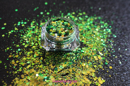 Millionaire โ Chameleon Premium Green Glitter Mix with Gold Colour Shifting Sparkle
This chameleon premium glitter is part of the Super Chunky Glitter Collection. It features vibrant green glitter that shifts to a rich gold sparkle, adding a luxe touch to any look. Millionaire can be used for all your creative looks, nail art, hair, and glitter slime.
Available in 5g jars only.