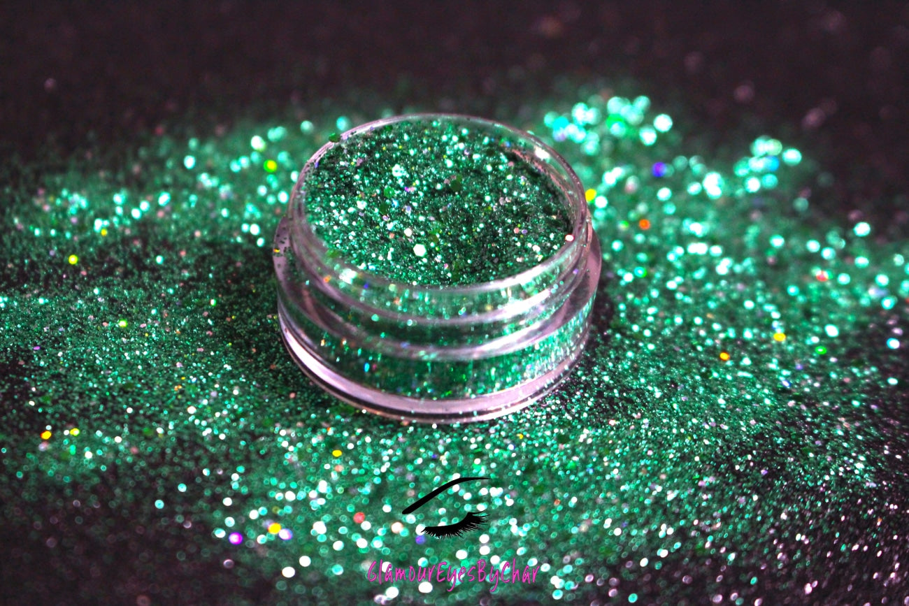 Mistletoe – Premium Holiday Emerald Green Glitter Mix
Part of our Holiday Collection, this festive emerald green glitter shines with holographic sparkle, made for holiday magic. Mistletoe is perfect or all your creative looks, nail art, hair, and glitter slime.
Available in 5g jars only.