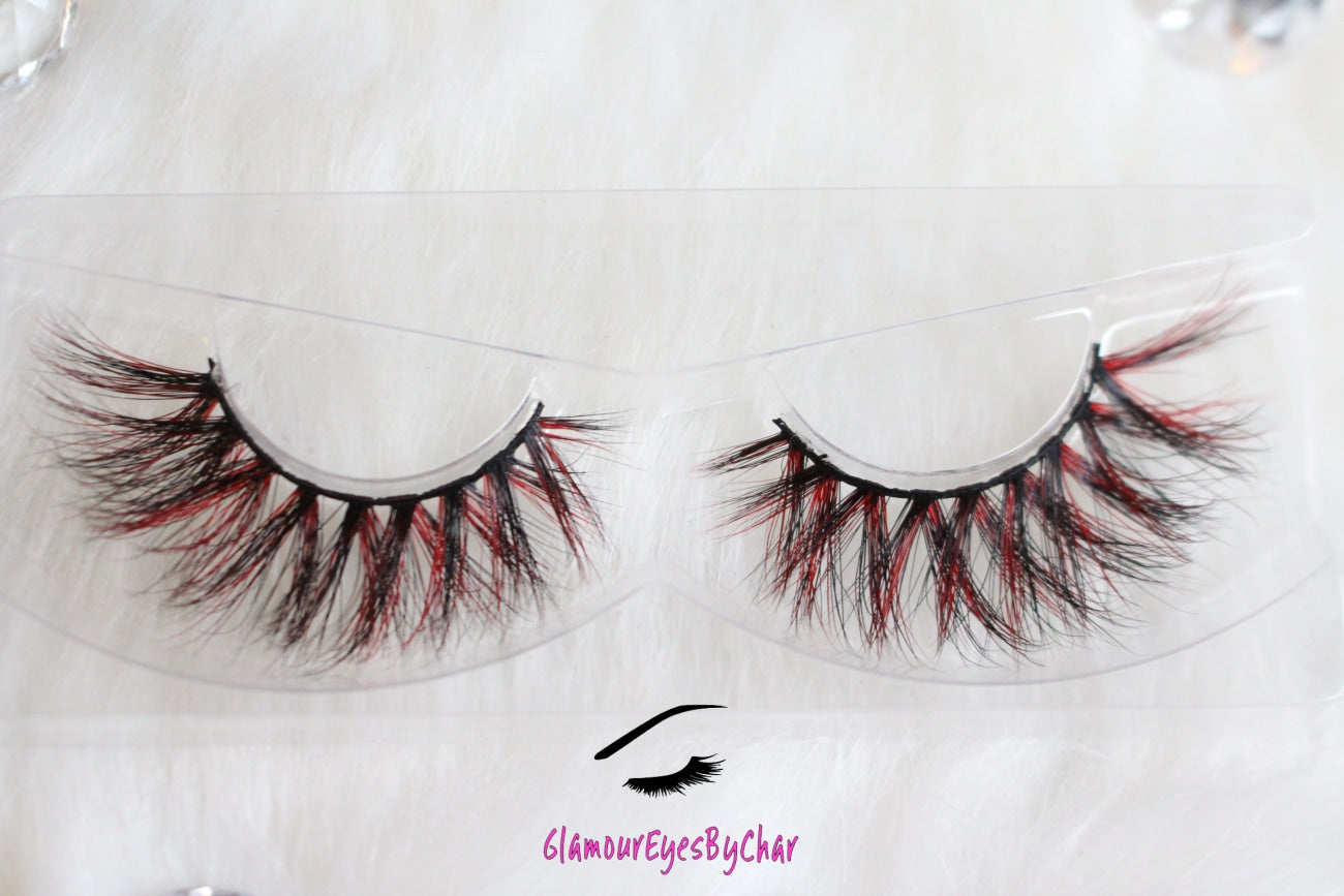 These 9D luxurious mink lashes are called Party Starter and are 17-20mm in length. They add a subtle pop of colour to your eyes and are comfortable to wear on the lids. The thin lashband, makes the application process a breeze.  Party Starter are suitable for playful eye looks and can be worn up to 25 times if handled with care.