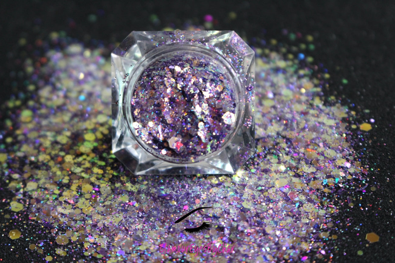 This glitter is called Pastel Vibes and is part of the super chunky glitter collection. It consists of purple glitter with a rose gold unique colour shifting sparkle. Pastel Vibes can be used for your face, hair, body and nail art, glitter slime, resin art or DIY projects. Comes in 5g jars only.