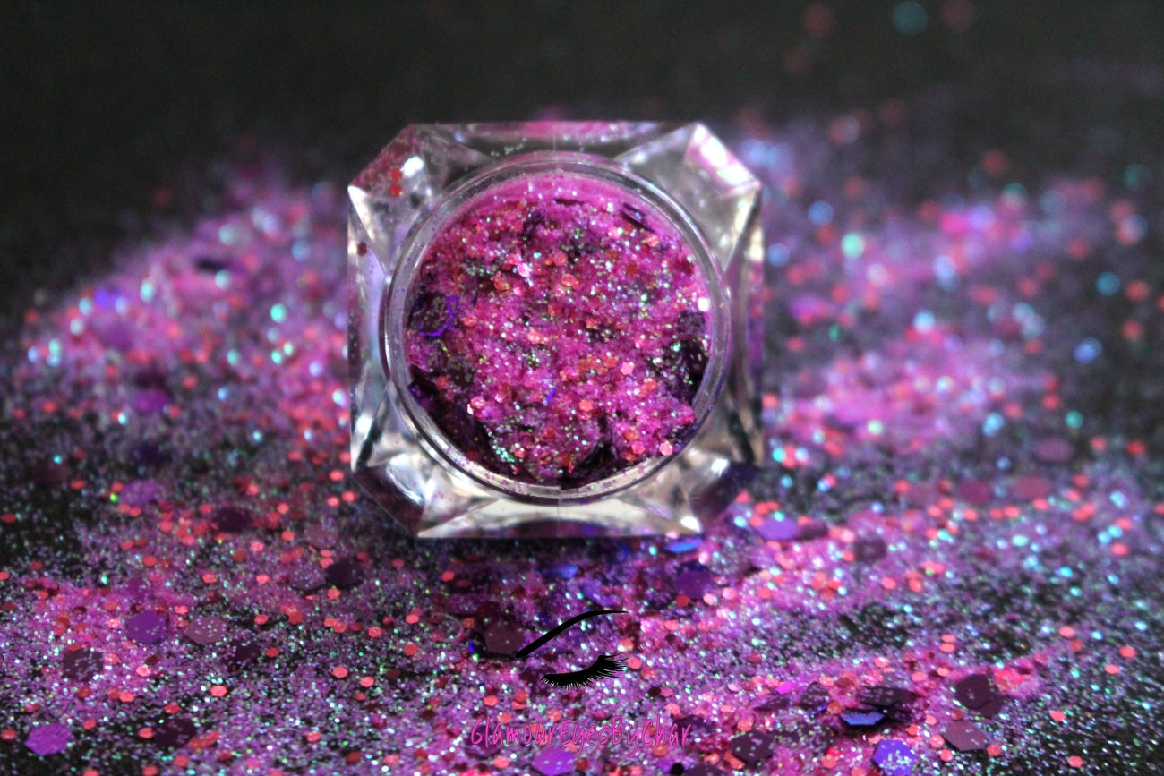 This glitter is called Pink Mayhem and is part of the super chunky glitter collection. It consists of iridescent bright pink and purple glitter with a dazzling sparkle. Pink Mayhem can be used for your face, body, hair and nails. Comes in 5g and 10g jars.