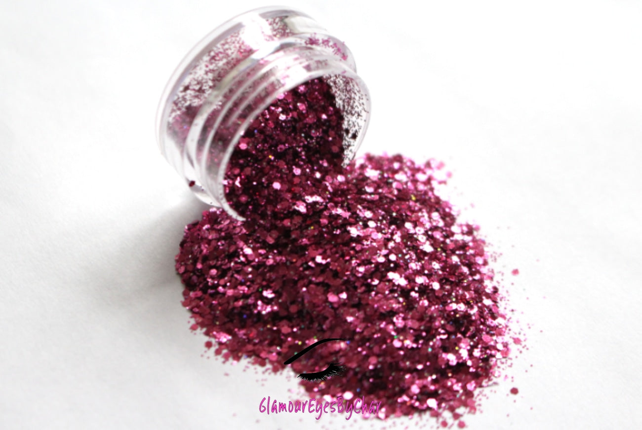 This glitter is called Pinky Swear and is part of the super chunky glitter collection. It consists of magenta glitter with a holographic sparkle. Pinky Swear can be used for your face, body, hair and nails. Comes in 5g jars only.