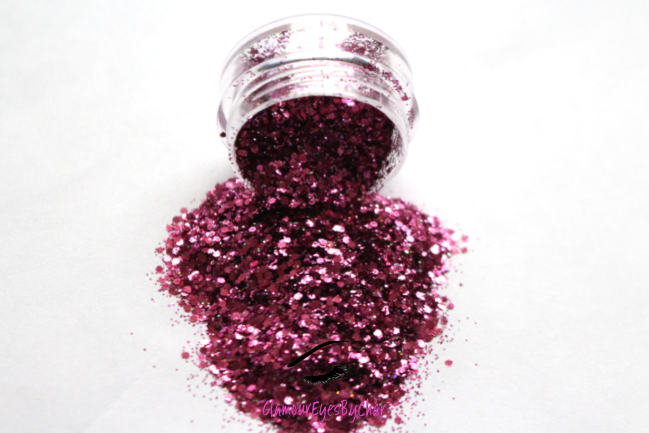 This glitter is called Pinky Swear and is part of the super chunky glitter collection. It consists of magenta glitter with a holographic sparkle. Pinky Swear can be used for your face, body, hair and nails. Comes in 5g jars only.