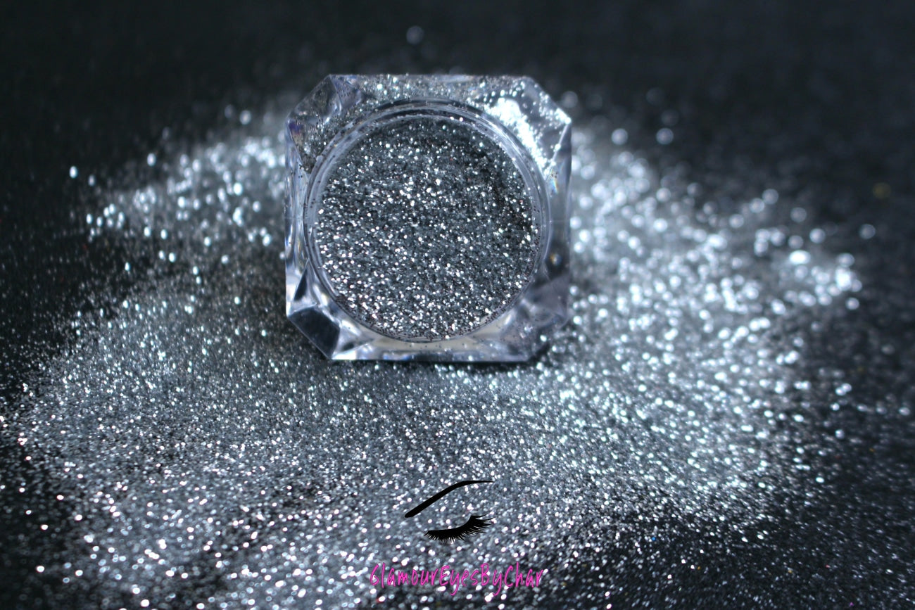 Reflection – Eco-Friendly Premium Silver Glitter
Part of our Biodegradable Glitter Collection, this shimmering silver sparkle adds a brilliant shine to any look. Reflection is perfect for all your creative looks, nail art, hair, and glitter slime.
Available in 5g jars only.