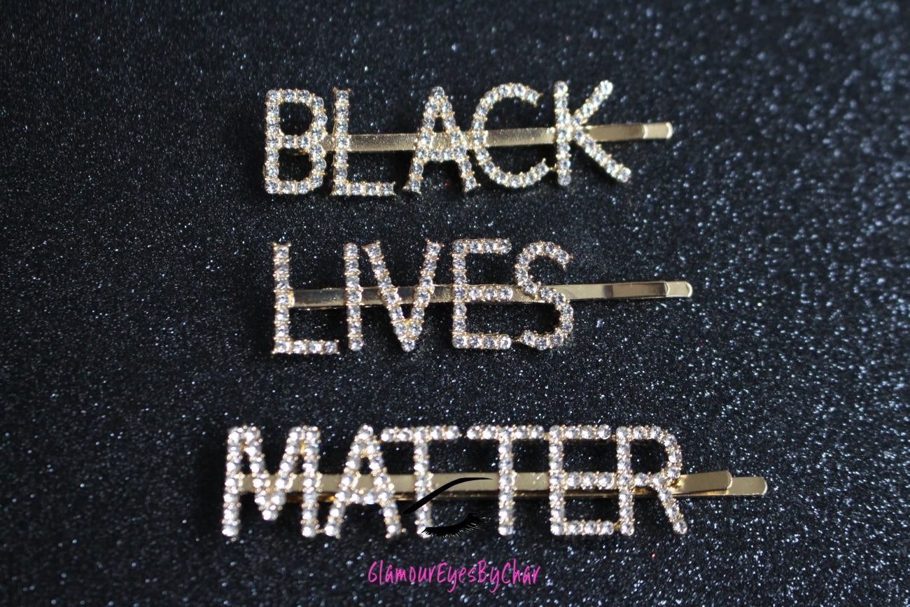 Omgeee!! These rhinestone hairpins are too cute!!! They'll catch everyone's eyes. They're perfect for a night out on the town. Add some glam to your hair. Tip: Apply some of our glitter to your lids to really GLAMOUREYES your look.