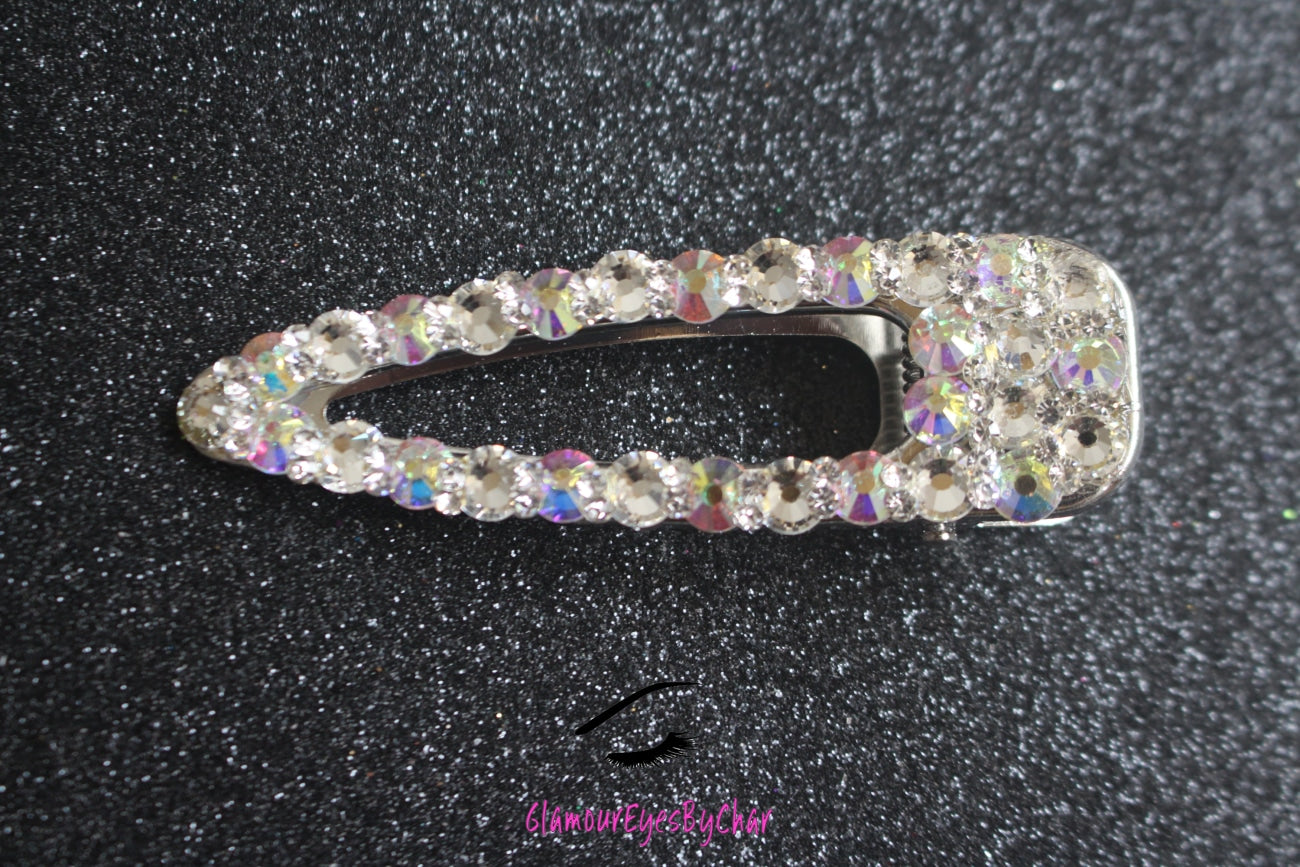 Omgeee!! These rhinestone hairpins are too cute!!! They'll catch everyone's eyes. They're perfect for a night out on the town. Add some glam to your hair. Tip: Apply some of our glitter to your lids to really GLAMOUREYES your look.