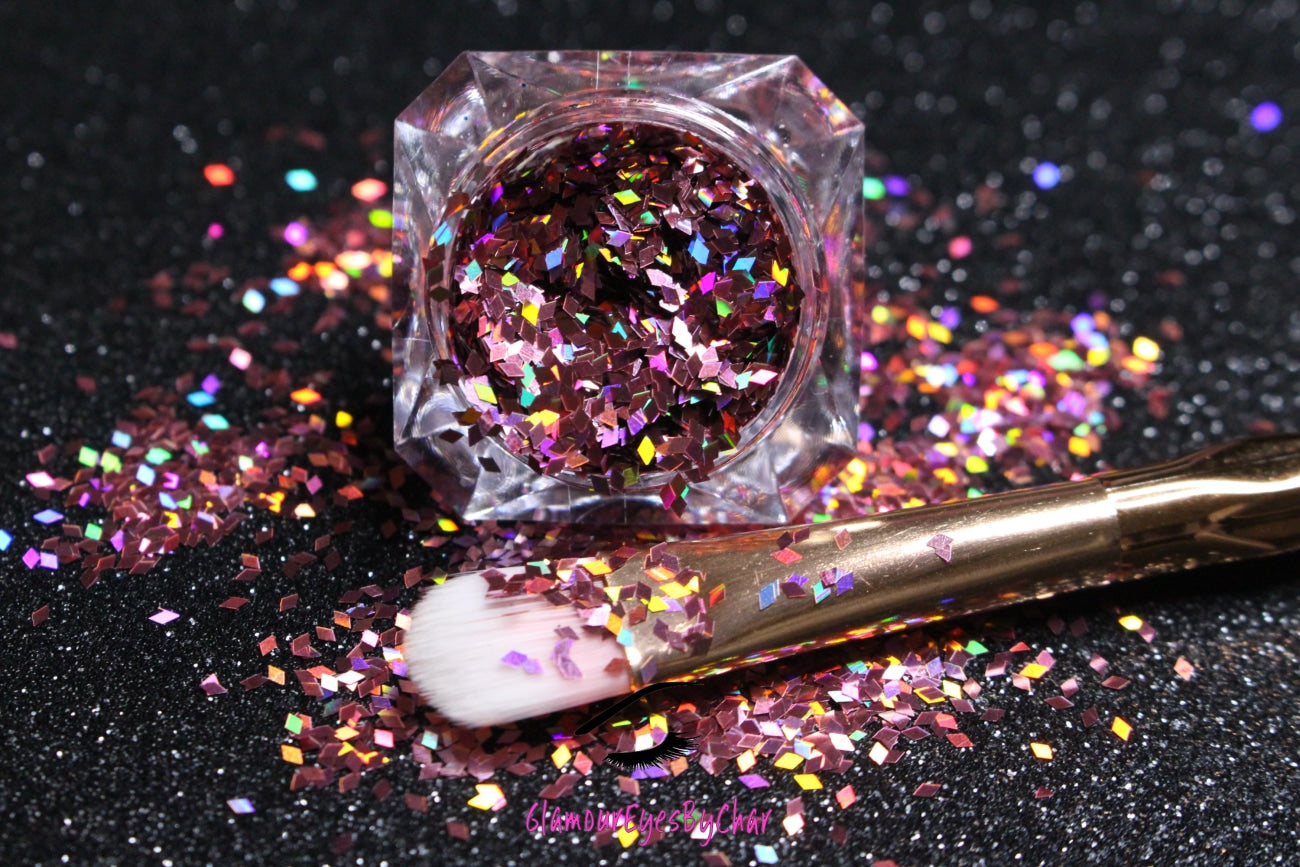 This glitter is called Rose Pink Diamonds and is part of the shaped glitters collection. It consists of rose pink diamond glitter with a dazzling holographic sparkle. Rose Pink Diamonds can be used for your face, body, hair and nails.