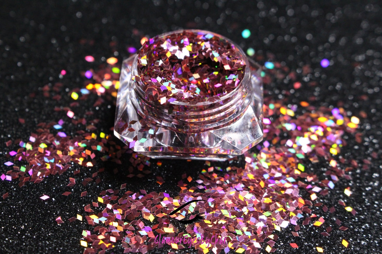 This glitter is called Rose Pink Diamonds and is part of the shaped glitters collection. It consists of rose pink diamond glitter with a dazzling holographic sparkle. Rose Pink Diamonds can be used for your face, body, hair and nails.