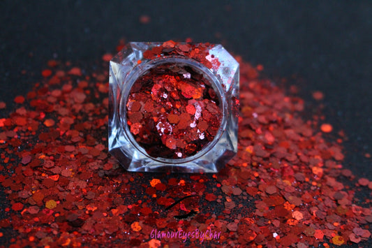Santa Baby – Premium Holographic Ruby Red Glitter Mix
A premium glitter from our Super Chunky Glitter Collection, Santa Baby features holographic ruby red glitter with a bold, eye-catching sparkle. Perfect for all your creative looks, nail art, hair, glitter slime, resin art, tumblers, crafts, and DIY projects.