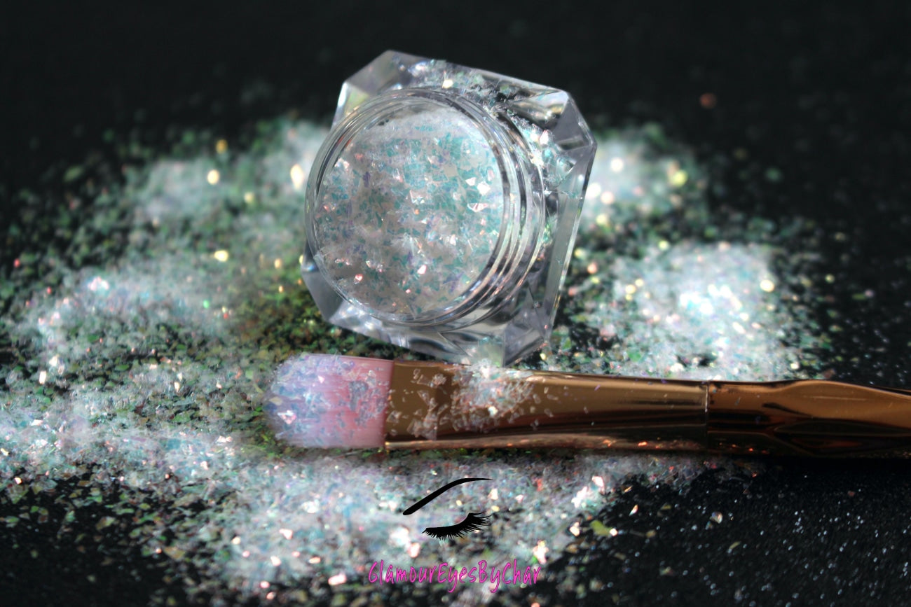 Shimmer – Premium Iridescent White Cellophane Glitter Flakes
Part of our Cellophane Glitter Flakes Collection, these iridescent white glitter shards shimmer with golden reflects. Shimmer is perfect for nail art and glitter slime.
Available in 5g jars only.