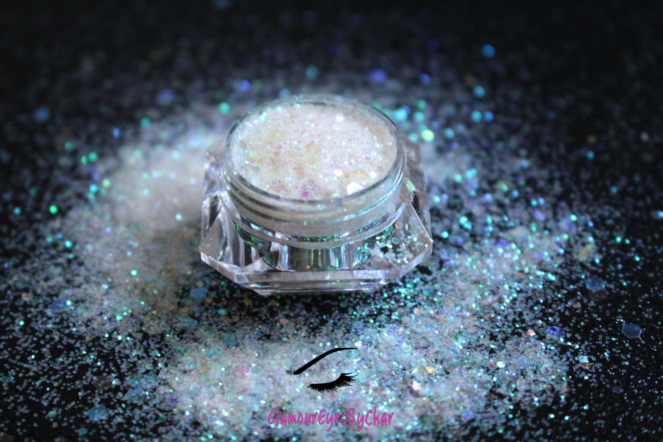This glitter is called Snowflake and is part of the super chunky glitter collection. It consists of white glitter with an iridescent sparkle. Snowflake can be used for your face, body, hair and nails. Comes in 5g jars only.