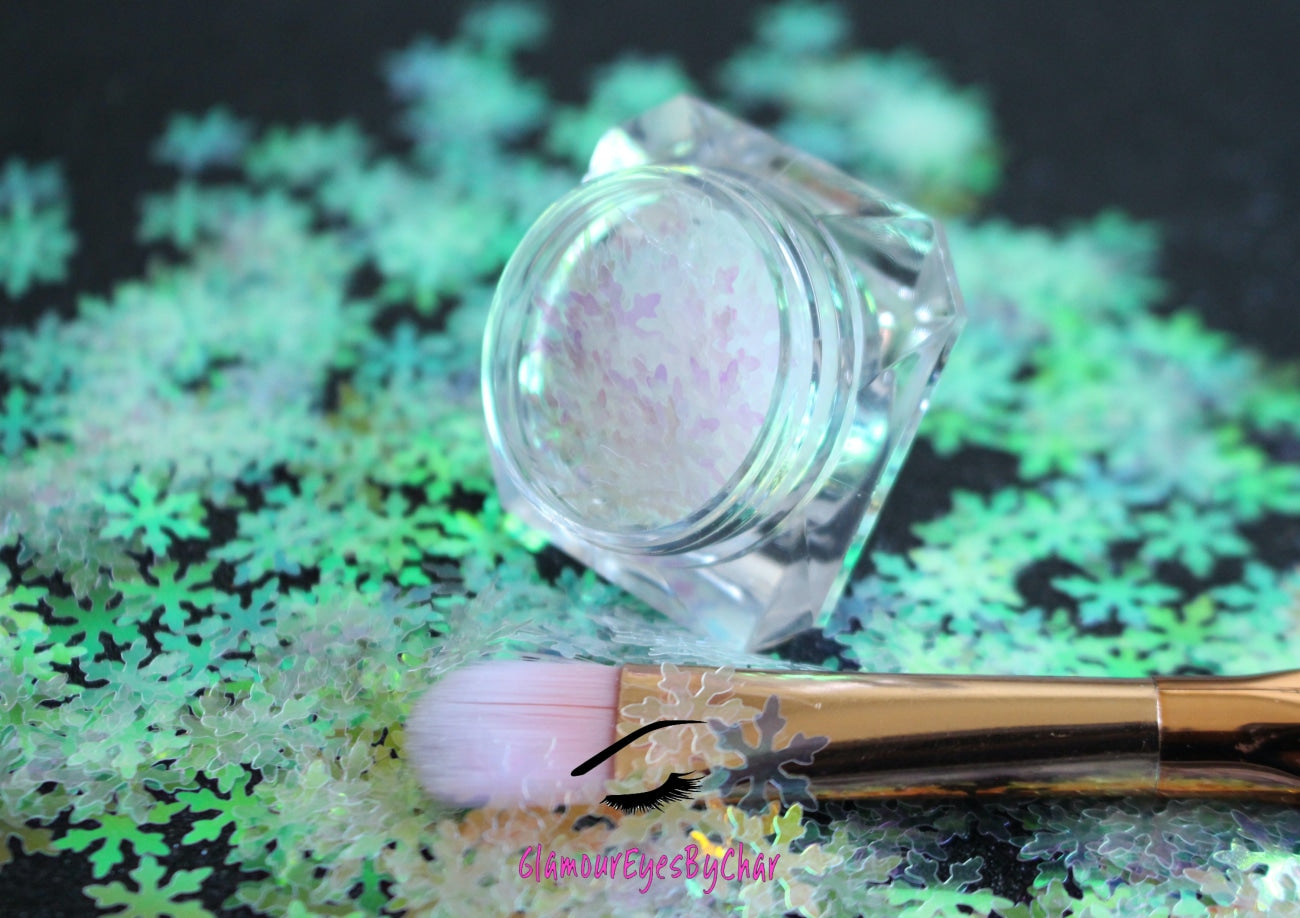 Snowflakes – Premium 9mm Iridescent Glitter Shapes
Part of our Holiday Collection, these delicate 9mm snowflakes shimmer in two enchanting iridescent colours. Perfect for adding a touch of cozy winter magic to your nail art and glitter slime.
Available in 5g jars only.