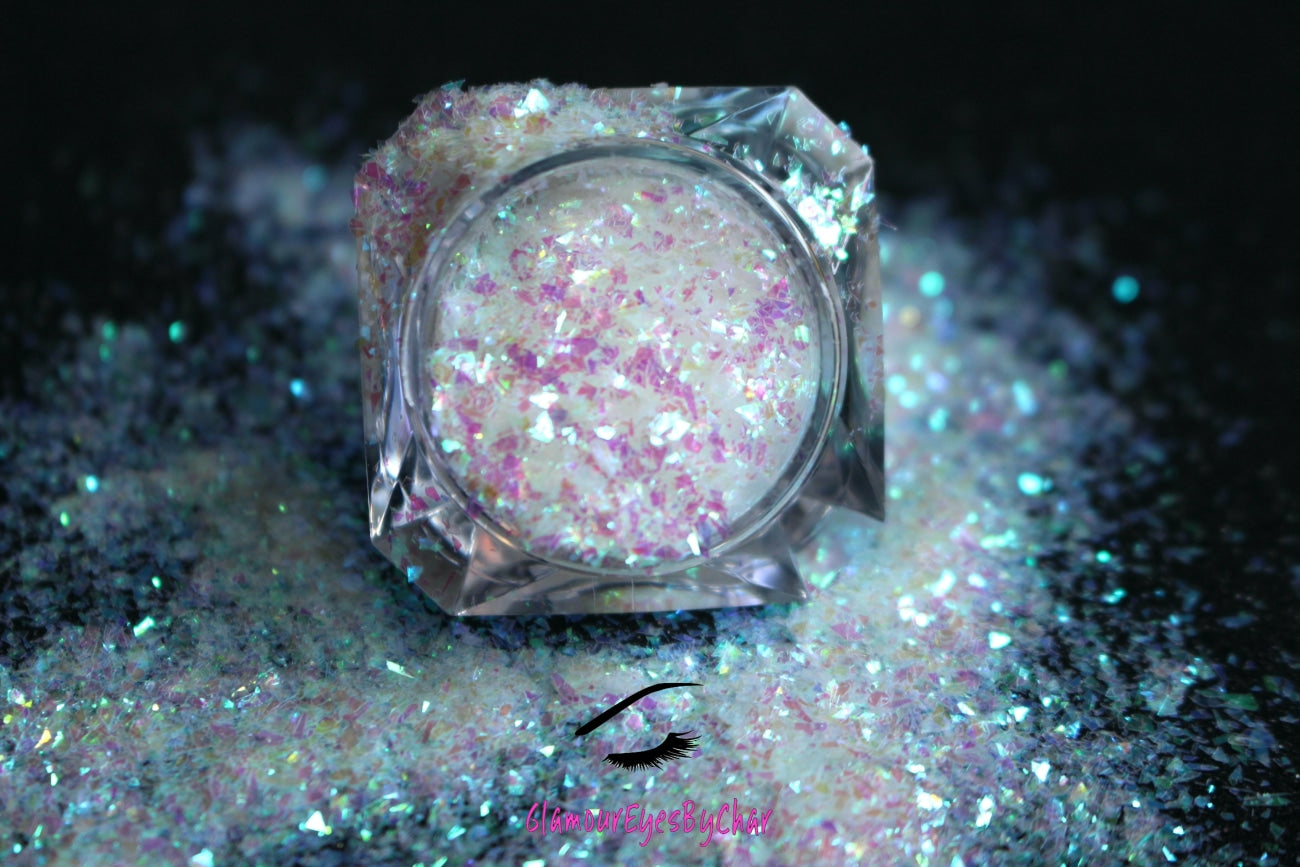 Soft Touch – Premium Iridescent White Cellophane Glitter Flakes
Part of our Cellophane Glitter Flakes Collection, these iridescent white glitter shards shimmer with soft purple and green reflects. Soft Touch is perfect for adding a dreamy sparkle to nail art and glitter slime.
Available in 5g jars only.