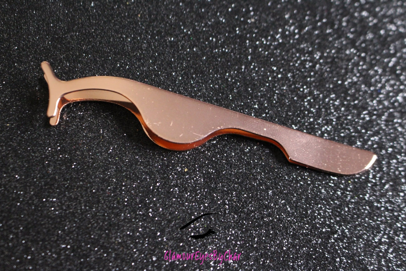 These gorgeous stainless steel tweezers will make the eyelash application process quick and easy. These beauties are essential to your makeup tool collection. Total Length: 10.6cm/4.17 inches Tip: Apply our faux mink lashes with these luxurious tweezer