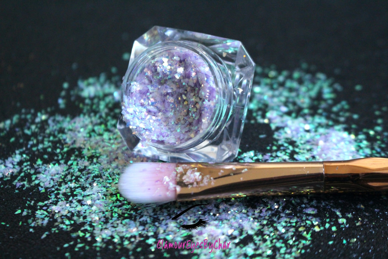 This glitter is called Sweet Lilac and is part of the cellophane glitter flakes collection. It consists of lilac purple iridescent glitter shards with green reflects. Sweet Lilac is perfect for body and nail art, glitter slime, resin art or DIY projects. Comes in 5g jars only.