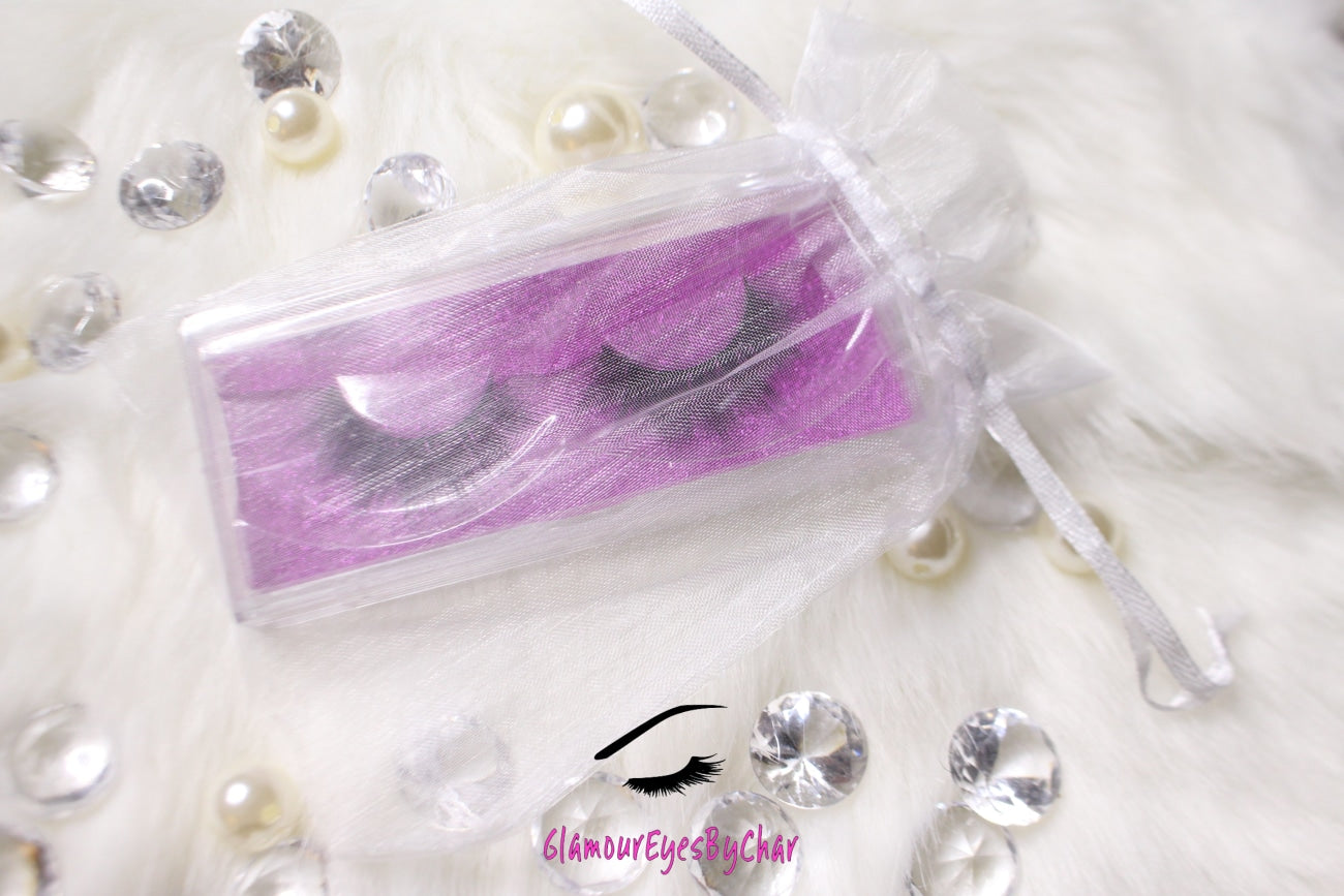 These 3D luxurious faux mink lashes are called Sweetheart and are 10-12mm in length. They are lightweight and very comfortable to wear on the lids. The thin lashband, makes the application process a breeze. Sweetheart are suitable for everyday wear and can be worn up to 25 times if handled with care. Tip: Apply our mink lashes with our eyelash adhesive and using luxurious rose gold or gold tweezers. The application process will be made quick and easy.
