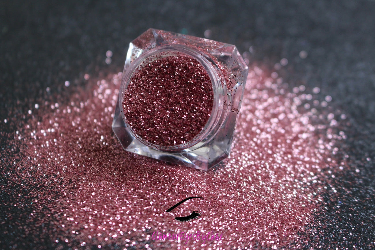 This glitter is part of the simple glitter collection. It consists of pink metallic glitter. Sweetie Pie can be used for your face, hair, body, nail art and glitter slime. Available in 5g jars only.