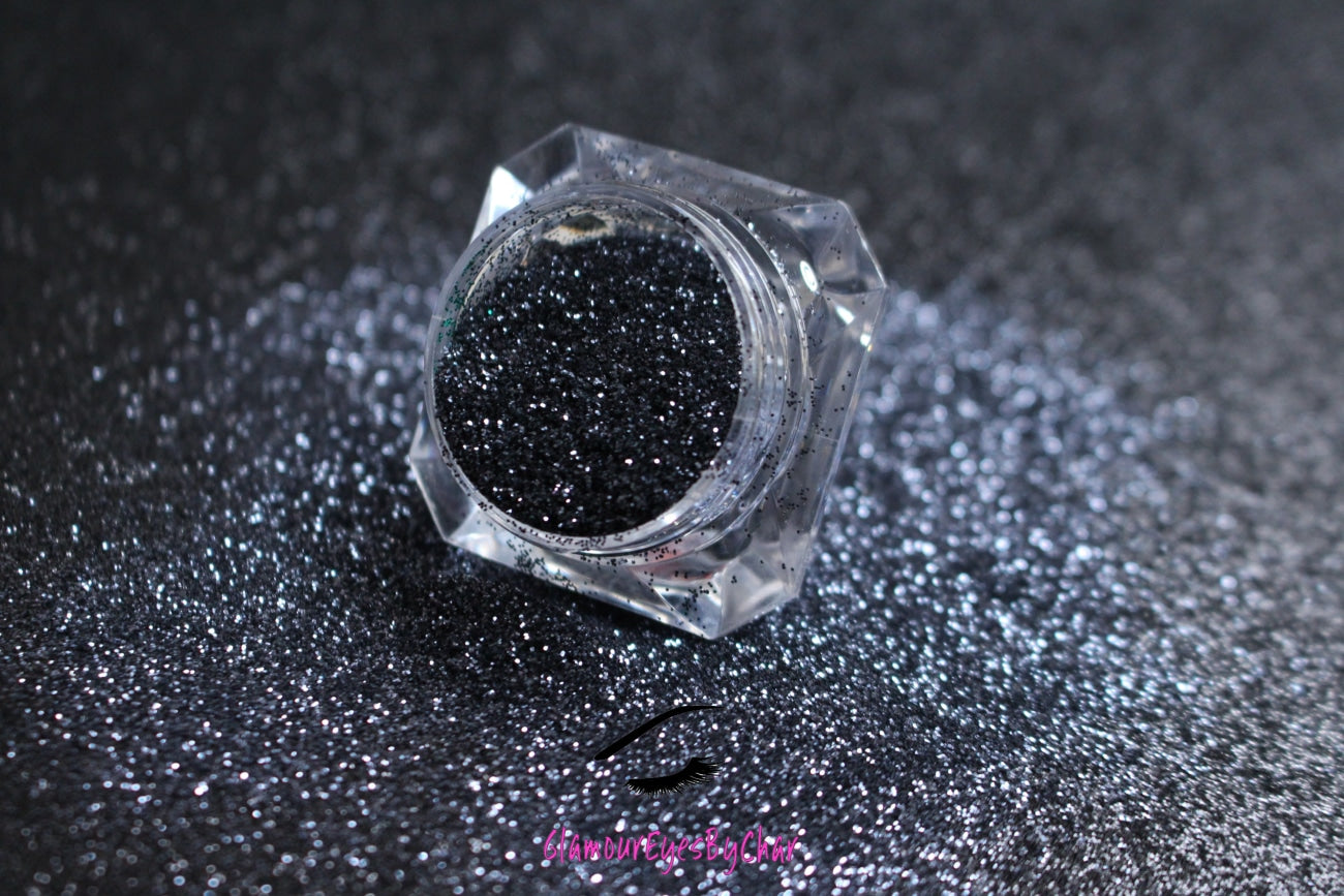 Villain – Premium Grey Black Metallic Glitter
Part of our Simple Glitter Collection, this edgy grey-black metallic glitter brings bold vibes to any look. Villain is perfect for all your creative looks, nail art, hair, and glitter slime.
Available in 5g jars only.