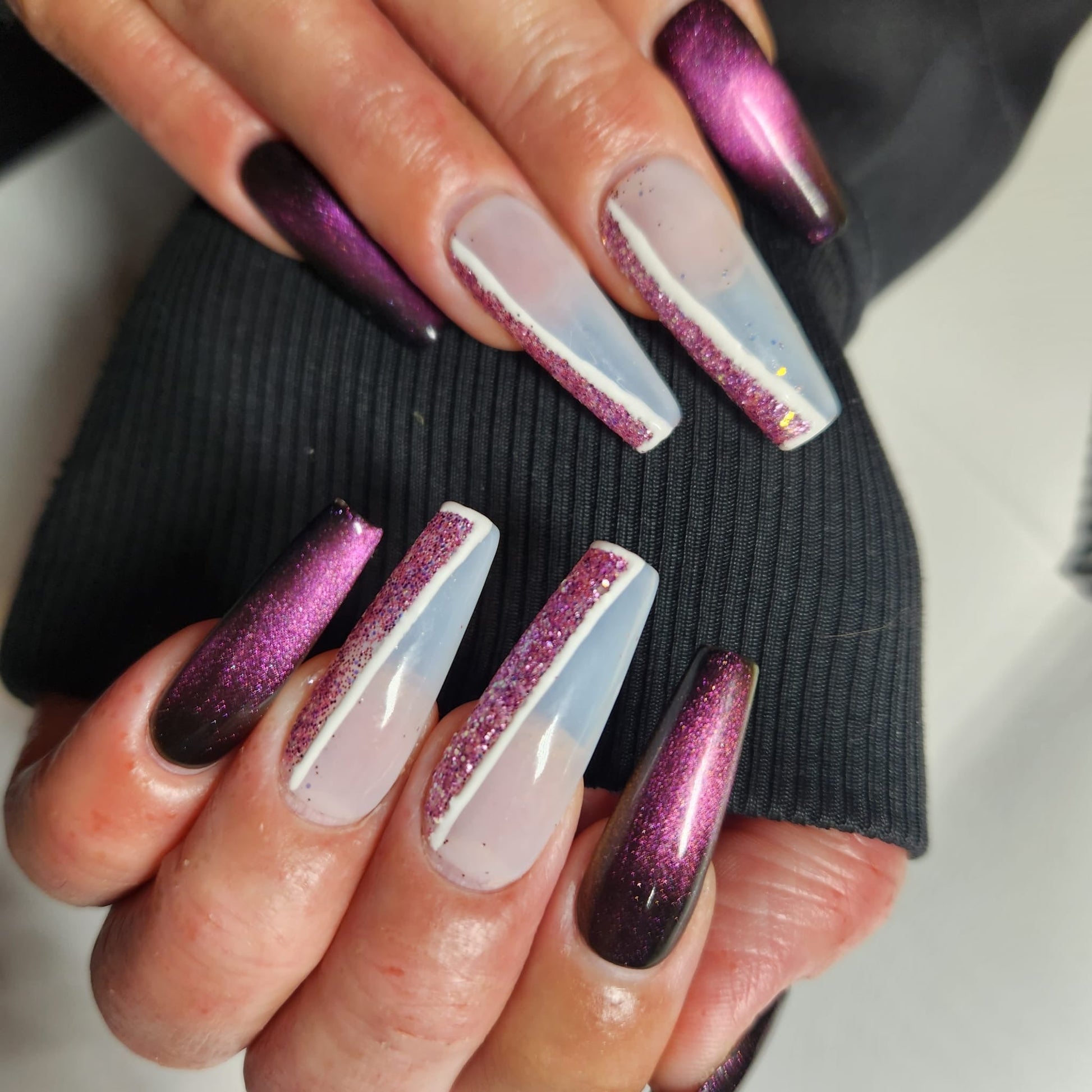 Pink Champagne – Premium Pink, Purple, and Gold Glitter
This premium glitter is part of our Simple Glitter Collection. It dazzles with a breathtaking combination of pink and purple glitter, accented by a touch of radiant gold sparkles. Pink Champagne can be used for all your creative looks, nail art, hair, and glitter slime