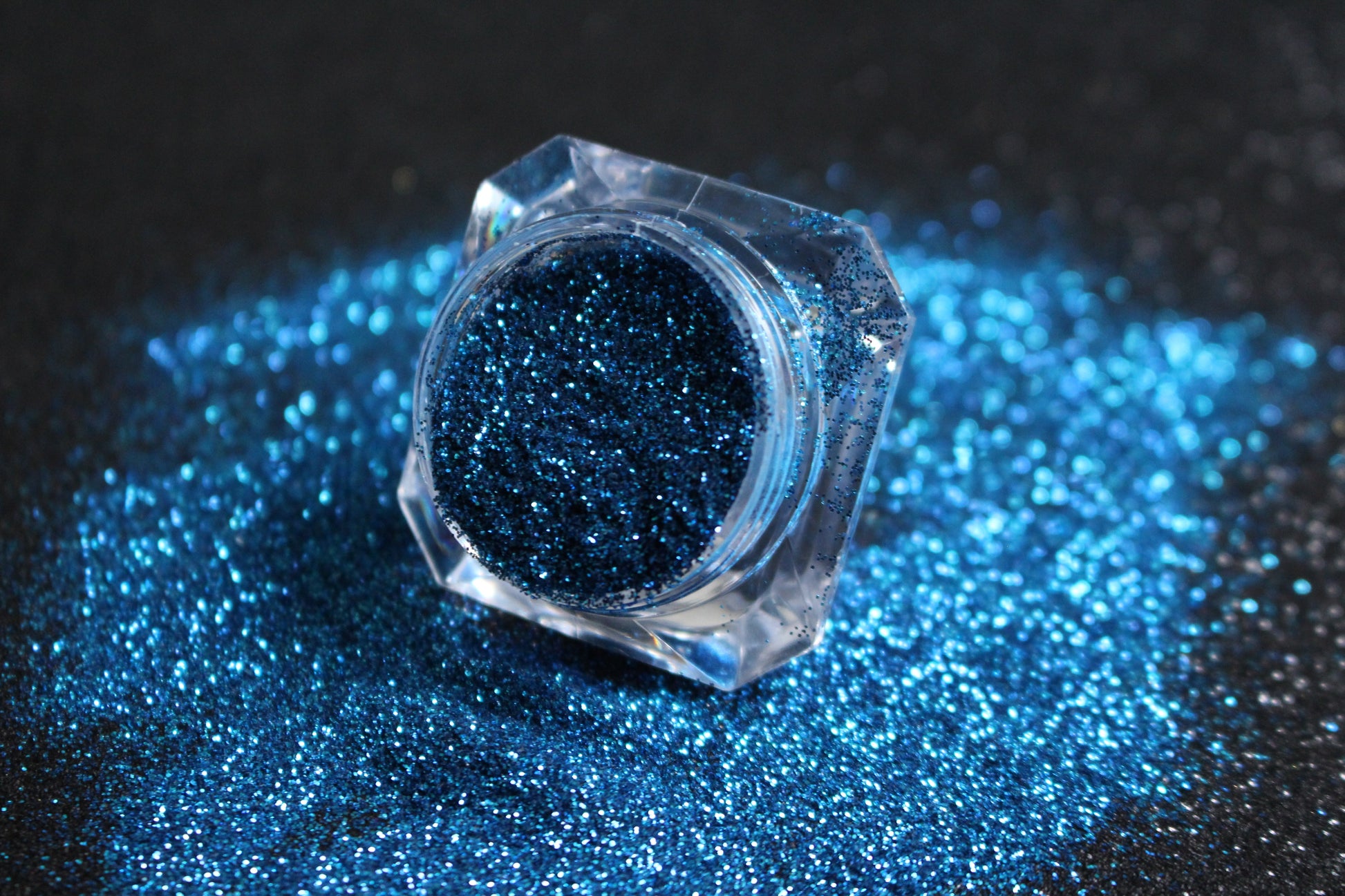 Blue Lagoon – Premium Blue and Teal Glitter
Part of our Simple Glitter Collection, Blue Lagoon features a refreshing blend of blue and teal glitter. Perfect for all your creative looks, nail art, hair, and glitter slime.