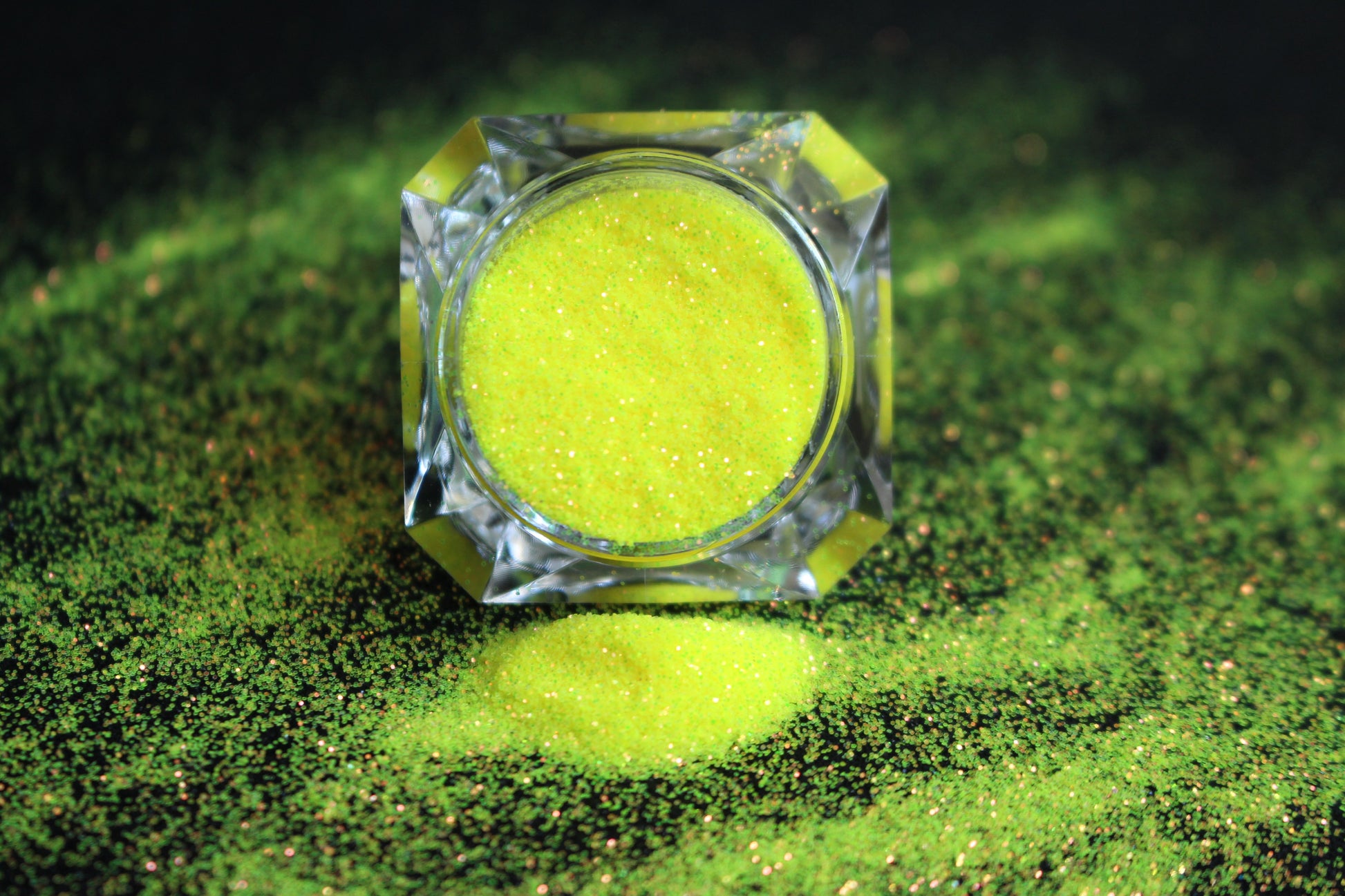 Caution – Premium Iridescent Neon Yellow Glitter
Part of our Simple Glitter Collection, this vibrant iridescent neon yellow glitter reflects a lively mix of orange, gold, and green sparkles. Caution can be used for all your creative looks, nail art, hair, and glitter slime.
Available in 5g jars only.